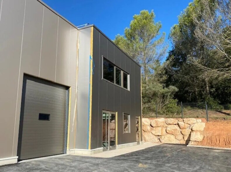 Office in Gardanne for lease - Building Photo - Image 3 of 5