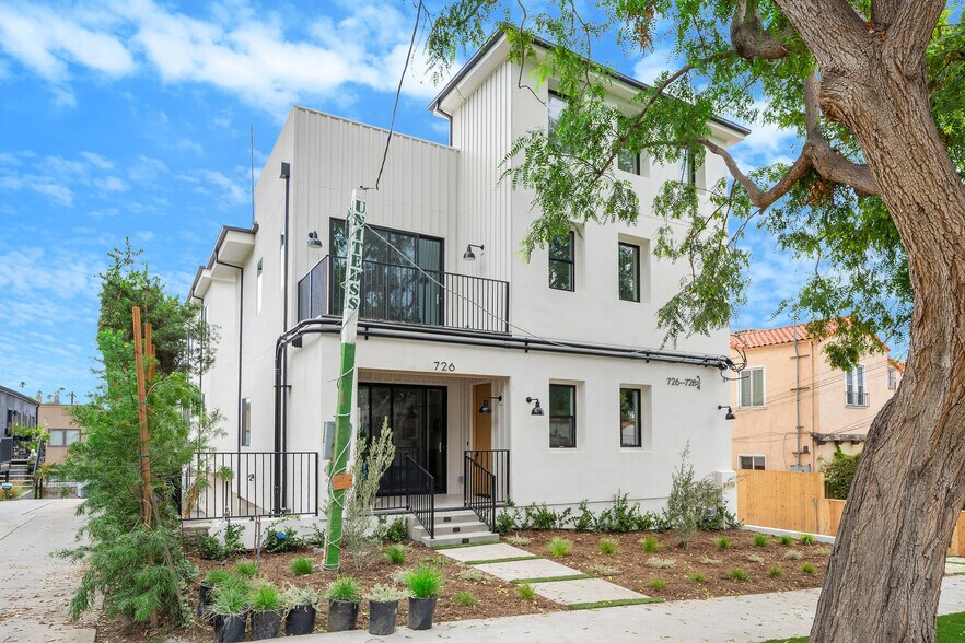 726 Robinson St, Los Angeles, CA à vendre - Photo principale - Image 1 de 51