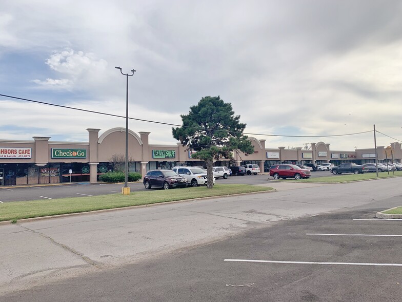 3907-3939 NW MacArthur Blvd, Oklahoma City, OK for lease - Building Photo - Image 3 of 3