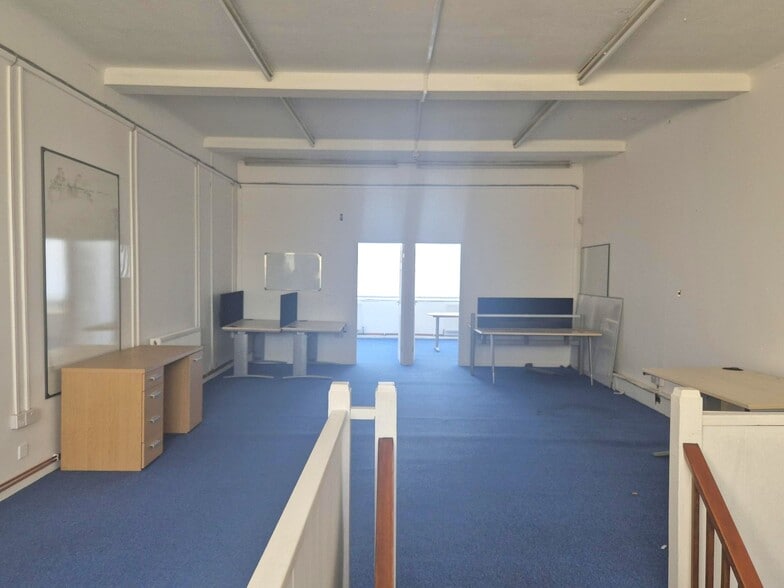 31-31A Marian Sq, Bootle for lease - Building Photo - Image 3 of 4