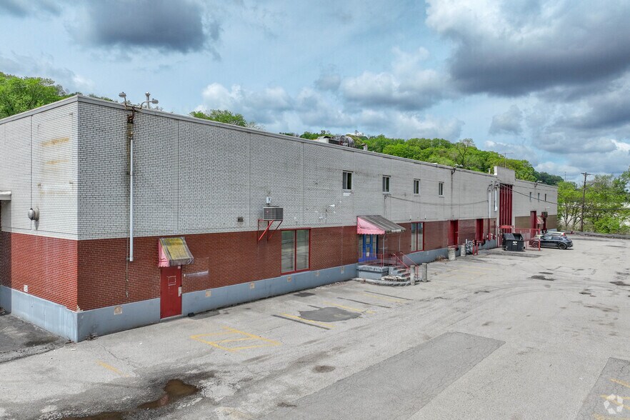 1020-1060 Saw Mill Run Blvd W, Pittsburgh, PA à vendre - Photo du bâtiment - Image 3 de 26