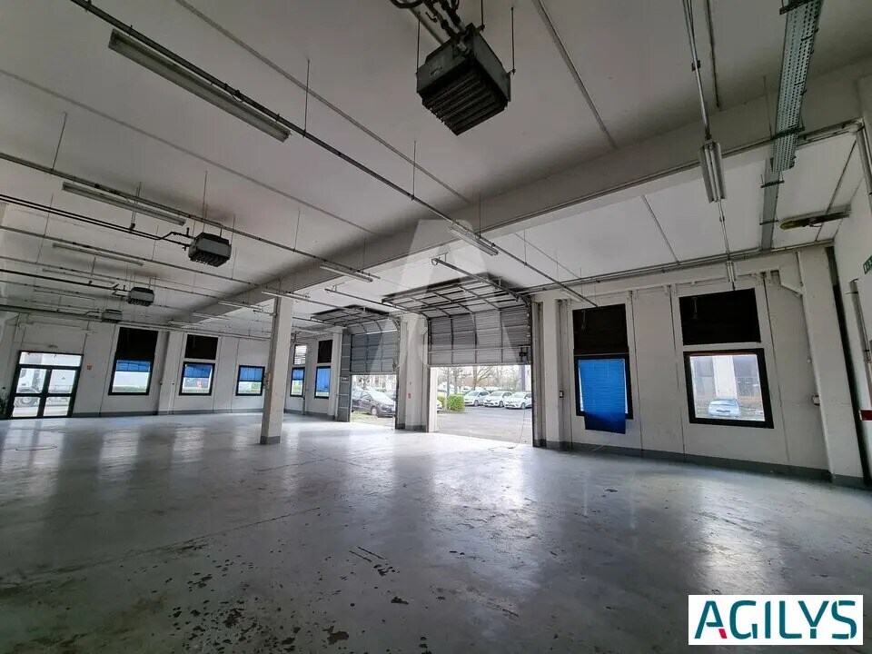 Flex in  for lease Interior Photo- Image 1 of 8