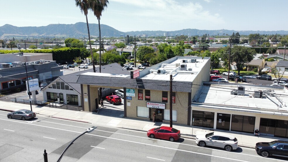 1301-1303 N San Fernando Blvd, Burbank, CA à louer - Photo du bâtiment - Image 2 de 9