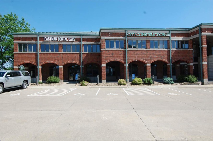 2346 Mormon Trek Blvd, Iowa City, IA à louer - Photo du bâtiment - Image 2 de 10