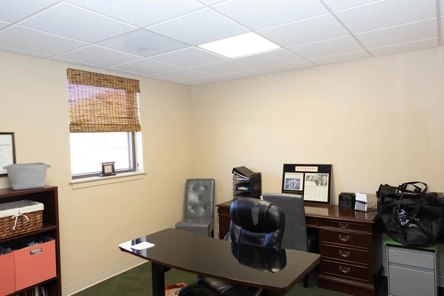 155 Main St, Manchester, CT for lease - Building Photo - Image 3 of 10