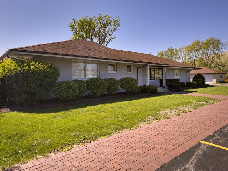 Landscape Headquarters (land +buildings) portfolio of 5 properties for sale on LoopNet.ca - Building Photo - Image 3 of 16