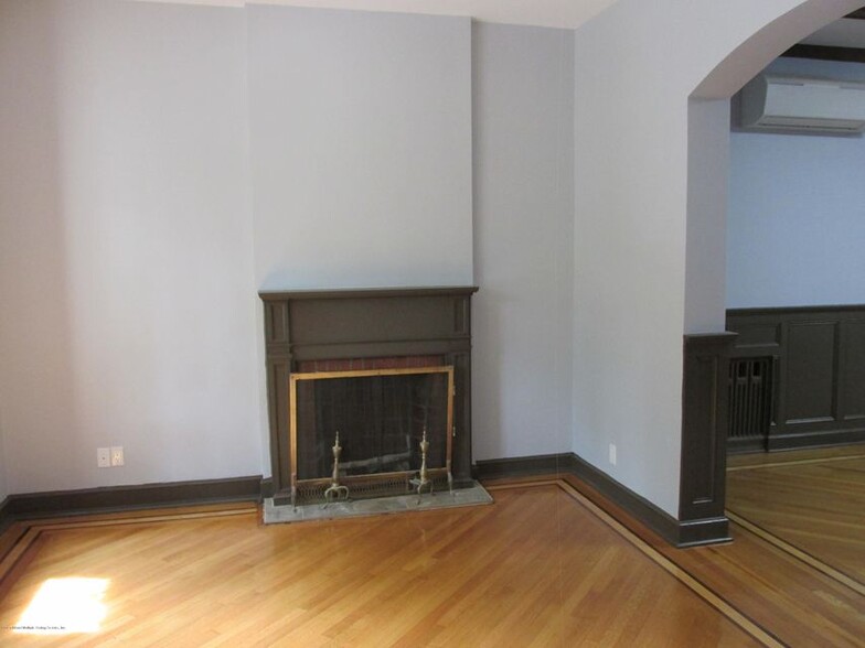 187 Victory Blvd, Staten Island, NY for lease - Interior Photo - Image 3 of 9