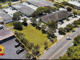 Plus de détails pour 50 NE Dixie Hwy, Stuart, FL - Local d'activités à louer