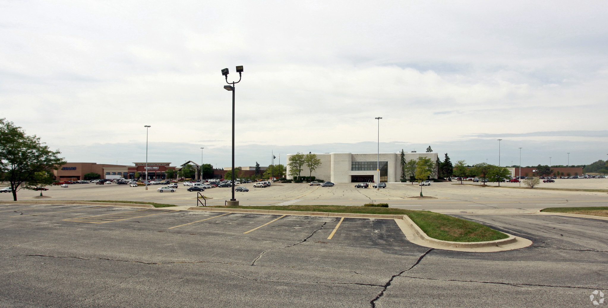 1072 Spring Hill Mall, West Dundee, IL à vendre Photo principale- Image 1 de 1