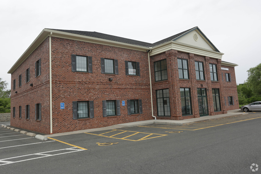 131 N Main St, Belchertown, MA for lease - Primary Photo - Image 2 of 6