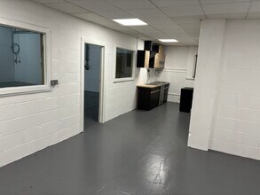 42 Bone Ln, Newbury for lease Interior Photo- Image 1 of 7