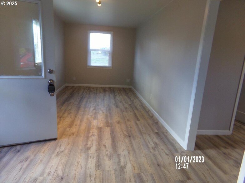 230 NW Main St, Winston, OR à vendre - Photo du bâtiment - Image 3 de 3