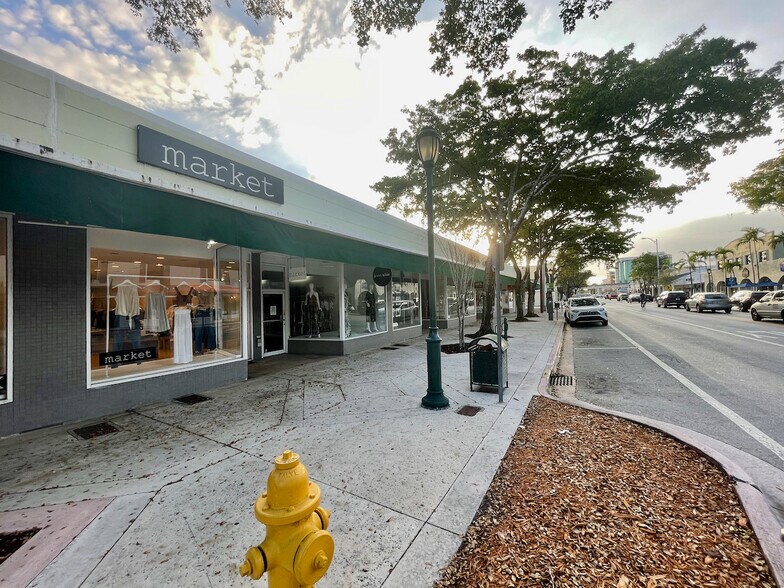 5800-5840 Sunset Dr, South Miami, FL à louer - Photo du bâtiment - Image 3 de 6