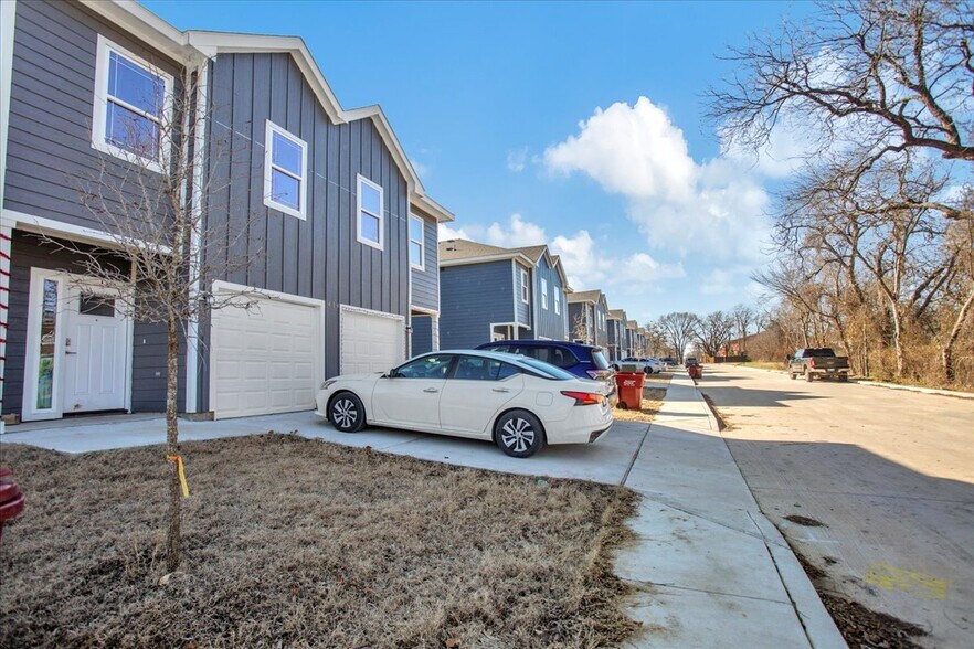 400-414 E 7th St, Bonham, TX à vendre - Photo du bâtiment - Image 3 de 45