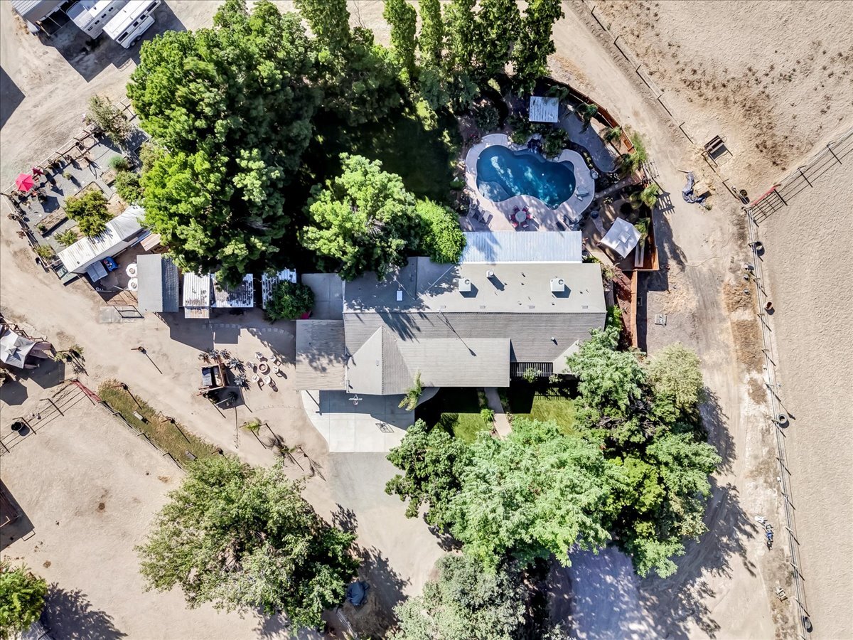 17276 Iona Ave, Lemoore, CA for sale Primary Photo- Image 1 of 1