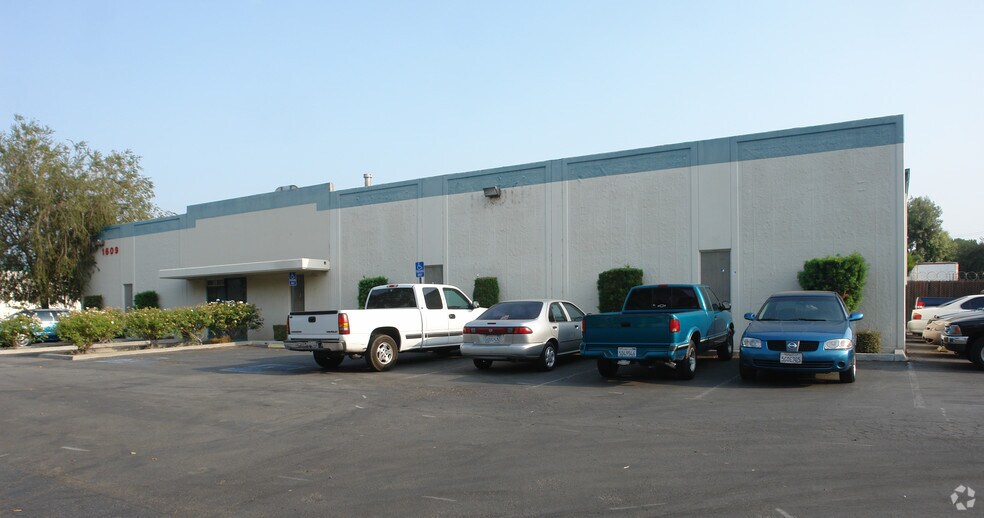 Del Amo 2-Pack Portfolio portfolio of 2 properties for sale on LoopNet.ca - Building Photo - Image 2 of 4