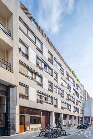 Immeuble residentiel dans Paris à vendre - Photo du bâtiment - Image 2 de 4