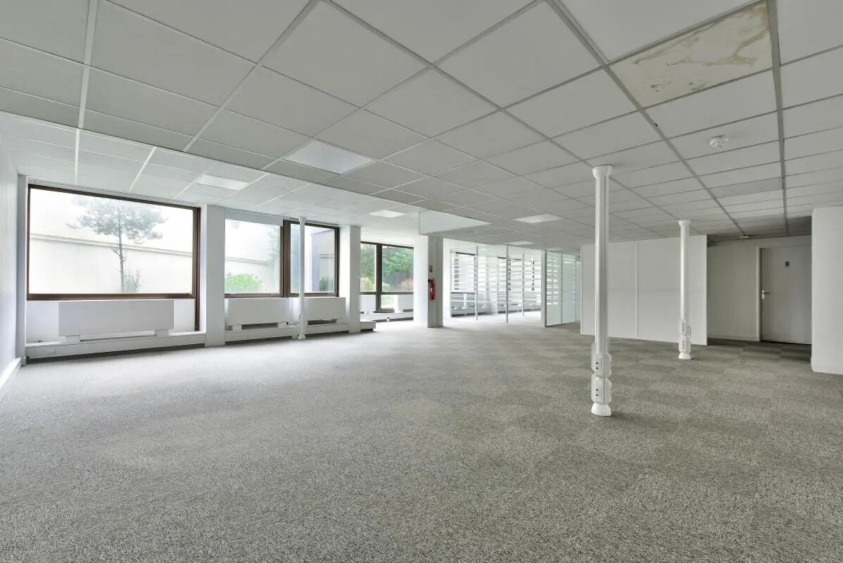 Office in Saint-Cloud for lease Building Photo- Image 1 of 10