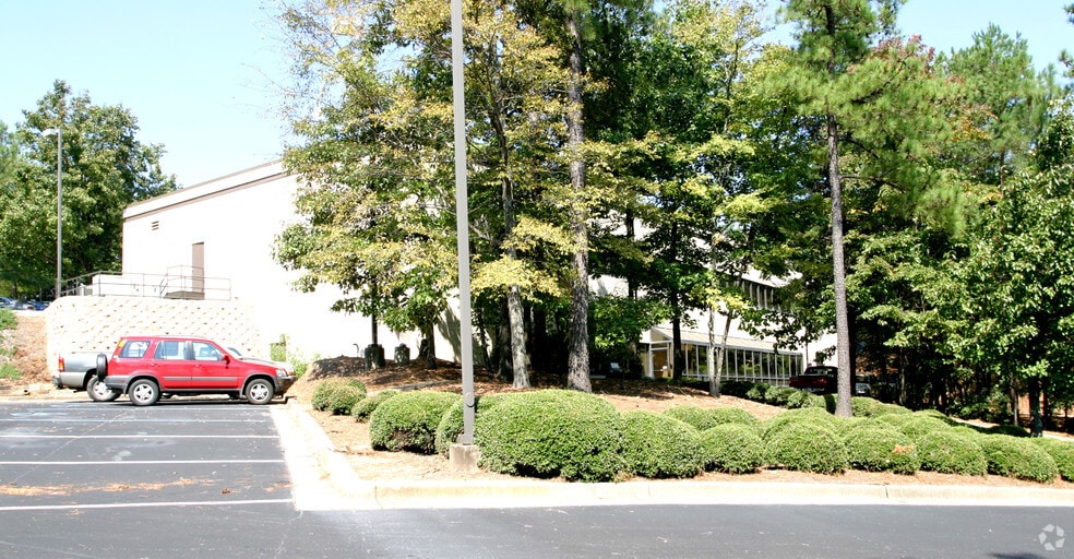 218 Summit Pky, Birmingham, AL for lease - Building Photo - Image 2 of 6