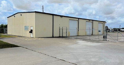 433 N Navigation Blvd, Corpus Christi, TX for lease Building Photo- Image 1 of 9