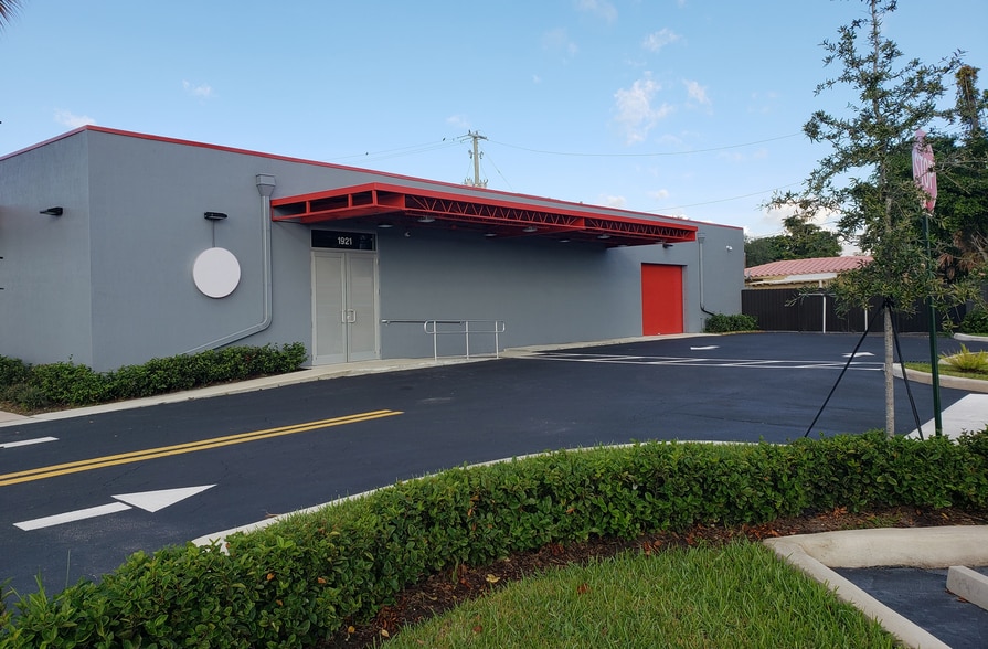 1921 Pembroke Rd, Hollywood, FL for lease - Building Photo - Image 1 of 25