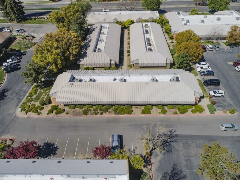 2491 W Shaw Ave, Fresno, CA à vendre - Aérien - Image 3 de 25
