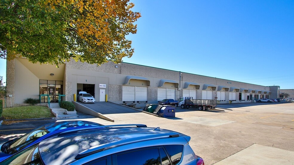 4444-4464 W 12th St, Houston, TX for lease - Building Photo - Image 3 of 15
