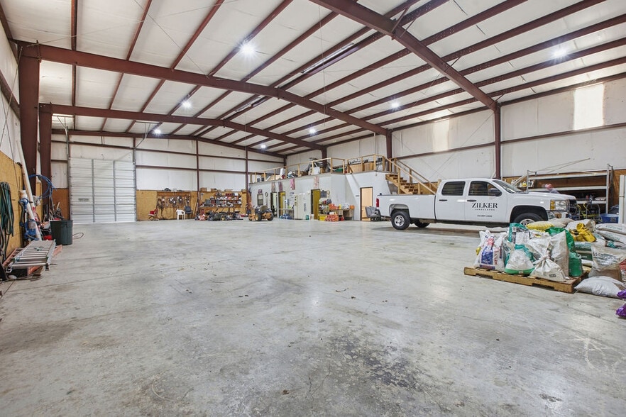 2349 Patterson Industrial Dr, Pflugerville, TX for lease - Interior Photo - Image 3 of 8