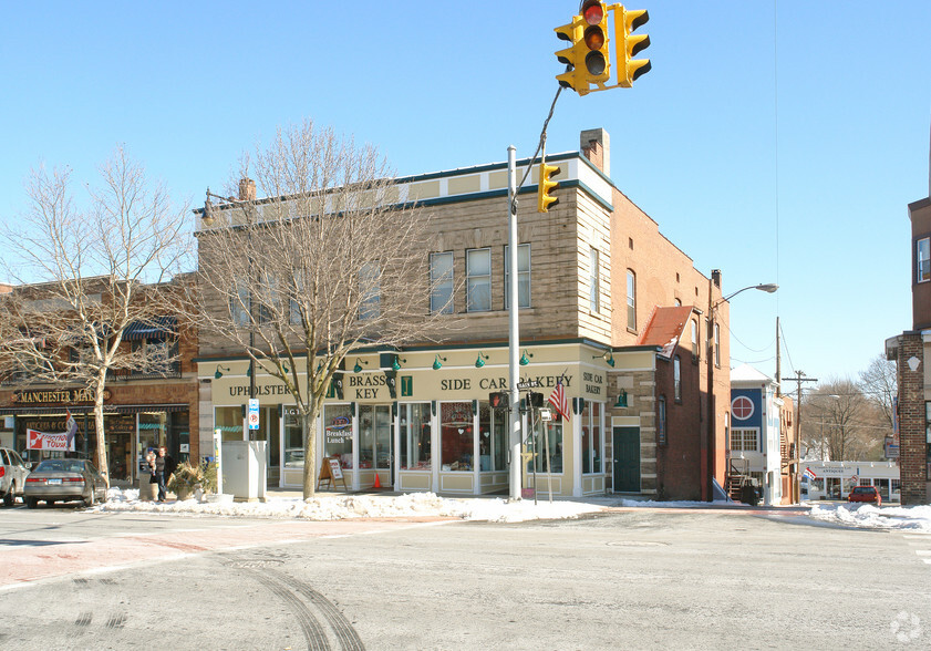 825-829 Main St, Manchester, CT à vendre - Photo principale - Image 1 de 1