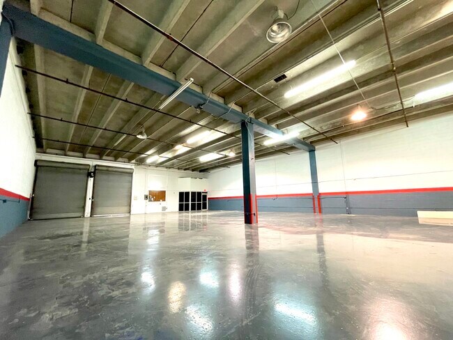 Plus de détails pour 3004 NW 79th Ave, Doral, FL - Industriel à louer