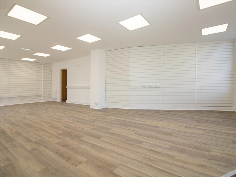 Vacant Retail Premises, Inverness à vendre - Photo du bâtiment - Image 2 de 8