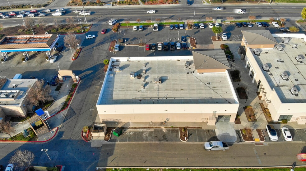 7400 Elsie Ave, Sacramento, CA for lease - Building Photo - Image 3 of 32