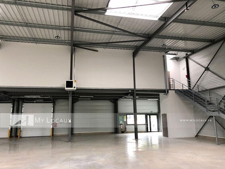 Flex in Aulnay-sous-Bois for lease - Interior Photo - Image 1 of 6