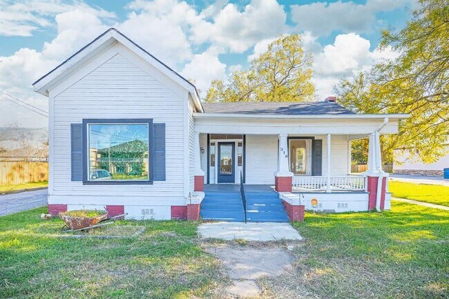 Plus de détails pour 318 E Washington Ave, Navasota, TX - Commerce de détail à louer