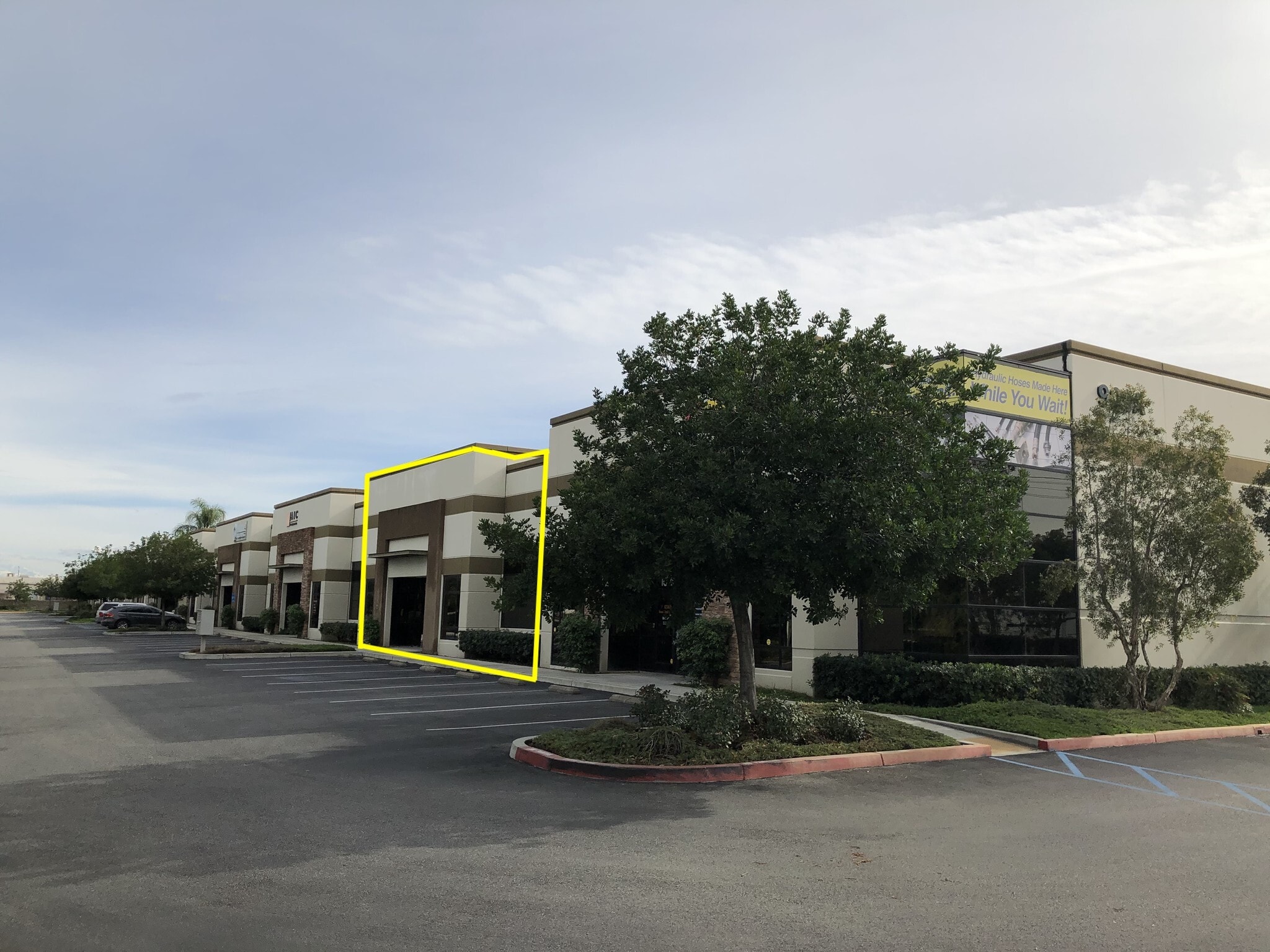 909 S Cucamonga Ave, Ontario, CA à louer Photo du bâtiment- Image 1 de 6