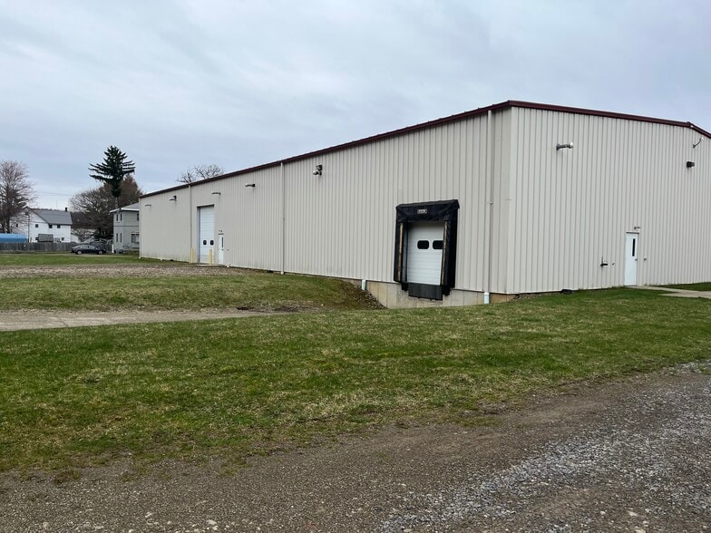 1308 Pennsylvania Ave W, Warren, PA à vendre - Photo du bâtiment - Image 2 de 6