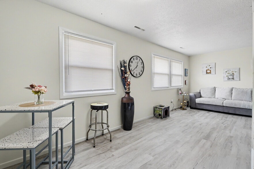 604-702 W 63rd St, Davenport, IA à vendre - Photo du bâtiment - Image 3 de 7