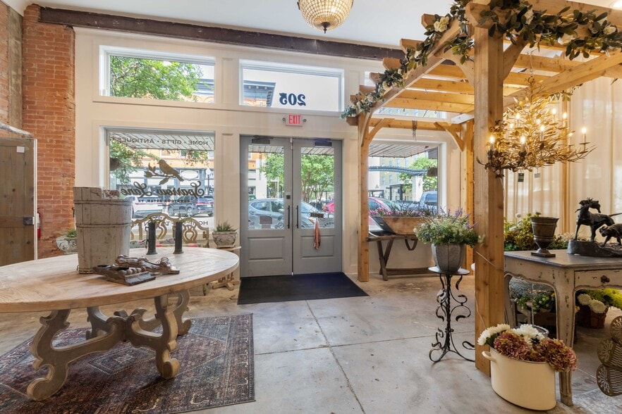 205 S Main St, Bryan, TX for lease - Interior Photo - Image 3 of 15
