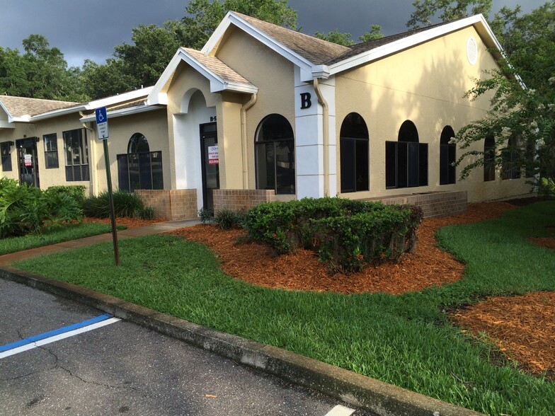 1700 McMullen Booth Rd, Clearwater, FL for lease - Building Photo - Image 1 of 3