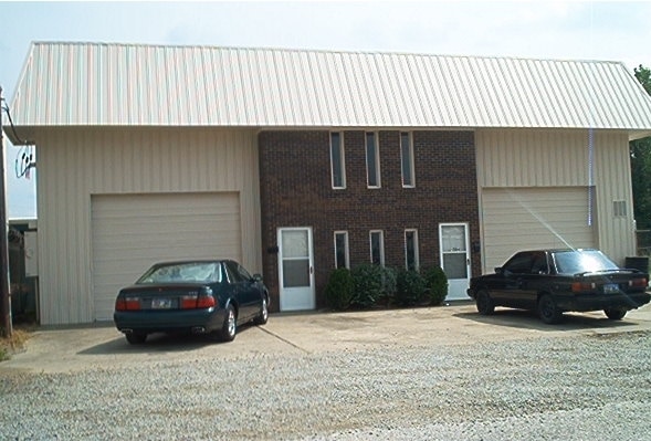 1504 Petunia Ave, Louisville, KY for lease Building Photo- Image 1 of 11