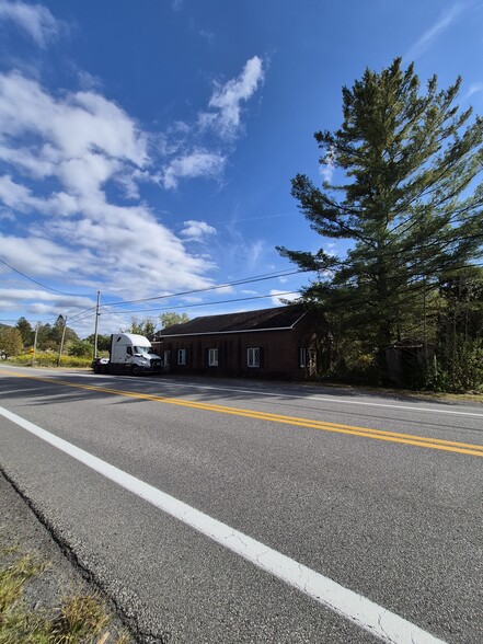 6718 Midland Trail w, Hines, WV à vendre - Photo du bâtiment - Image 3 de 18