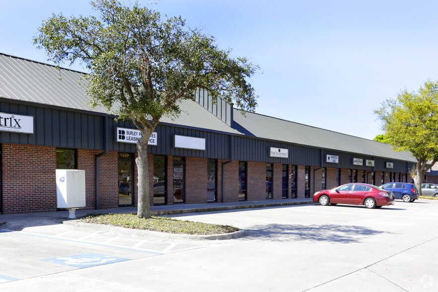 1415-1441 Oakfield Dr, Brandon, FL for lease - Building Photo - Image 2 of 6