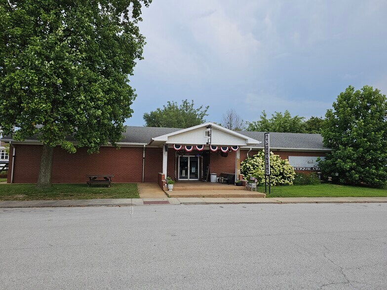 108 E Madison St, Kirklin, IN for sale - Primary Photo - Image 1 of 10