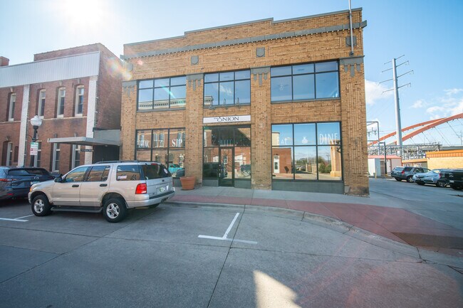 More details for 100 Sibley St, Hastings, MN - Retail for Sale