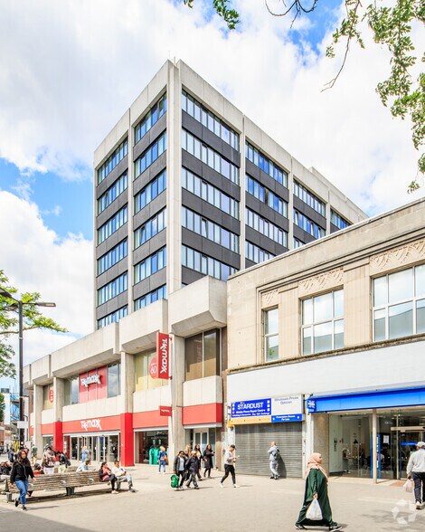Lampton Rd, Hounslow à louer - Photo du bâtiment - Image 2 de 11