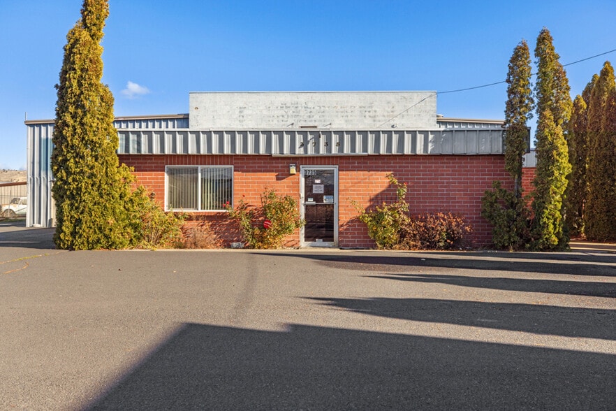 3735 Washburn Way, Klamath Falls, OR for lease - Building Photo - Image 3 of 51