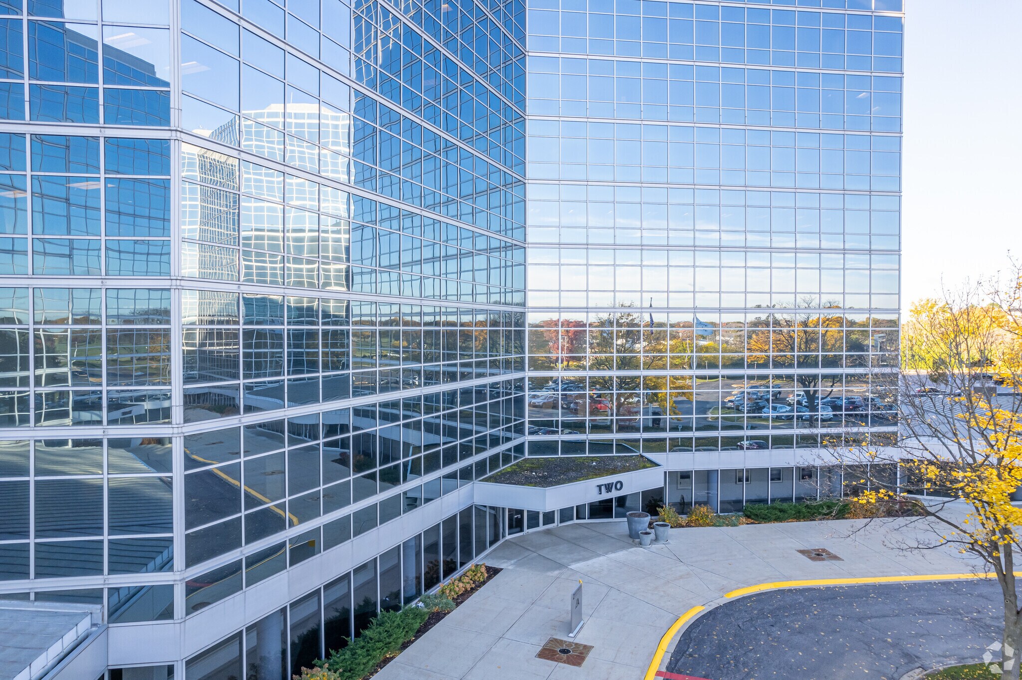 2 Westbrook Corporate Ctr, Westchester, IL for lease Building Photo- Image 1 of 7