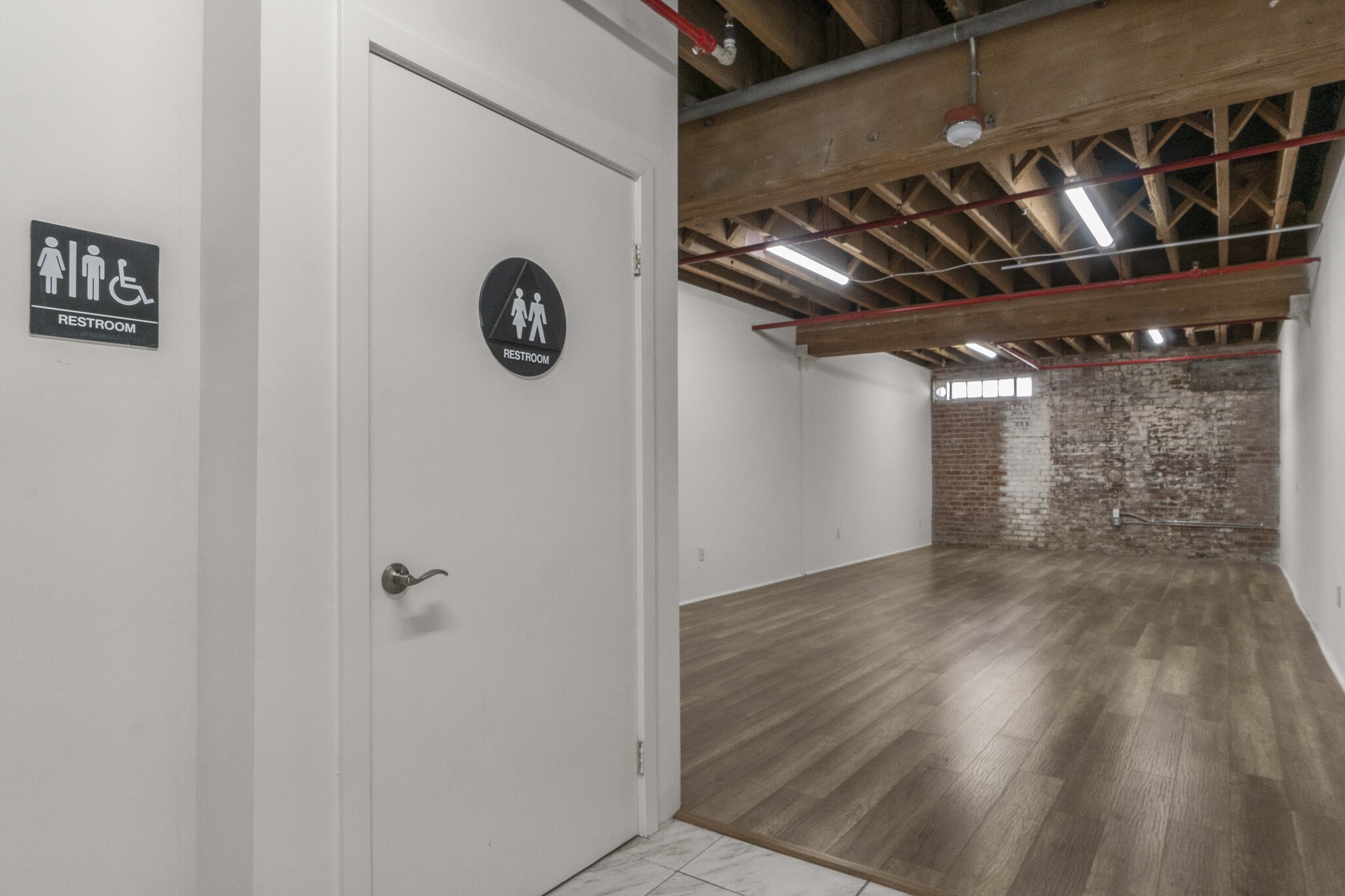 941 E 2nd St, Los Angeles, CA for lease Interior Photo- Image 1 of 4