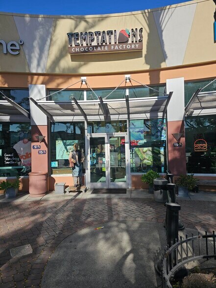 15 E Main St, Alhambra, CA à louer - Photo du bâtiment - Image 3 de 14