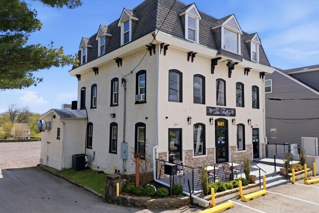 More details for 641 Old Elm St, Conshohocken, PA - Retail for Sale